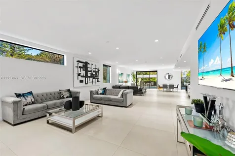 2572 NE 182nd Terrace North Miami Beach FL 33160