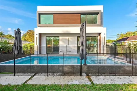 2572 NE 182nd Terrace North Miami Beach FL 33160