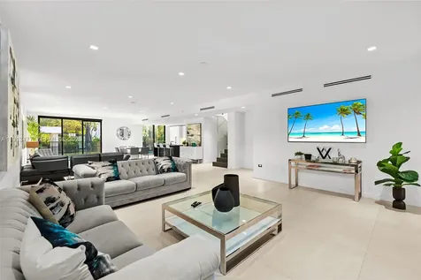 2572 NE 182nd Terrace North Miami Beach FL 33160