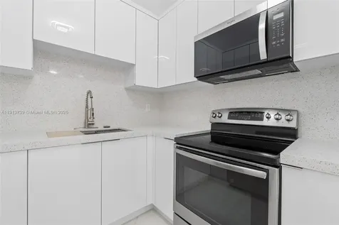 5407 SW 20th Street West Park FL 33023