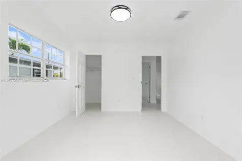 5407 SW 20th Street West Park FL 33023