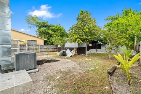 5407 SW 20th Street West Park FL 33023