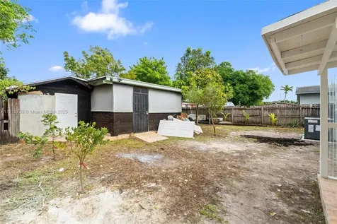 5407 SW 20th Street West Park FL 33023