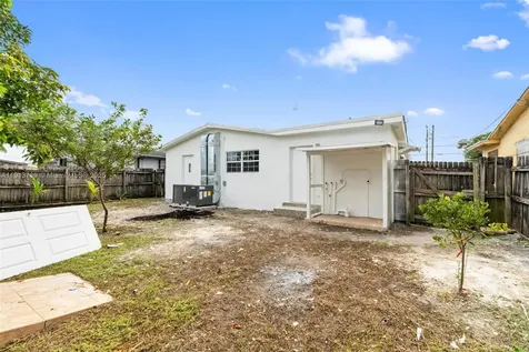 5407 SW 20th Street West Park FL 33023