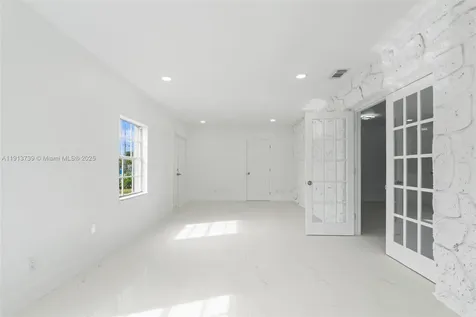 5407 SW 20th Street West Park FL 33023