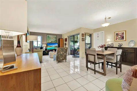 10857 NW 7th Street Miami FL 33172