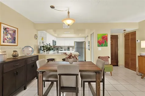 10857 NW 7th Street Miami FL 33172