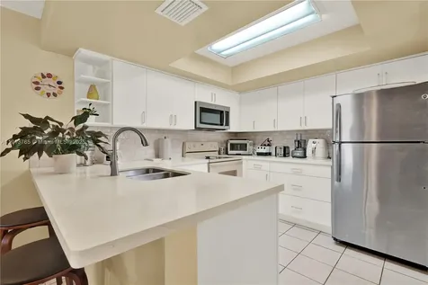 10857 NW 7th Street Miami FL 33172
