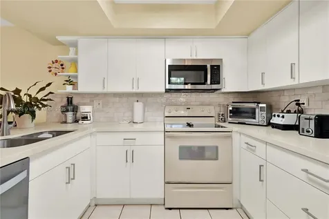 10857 NW 7th Street Miami FL 33172