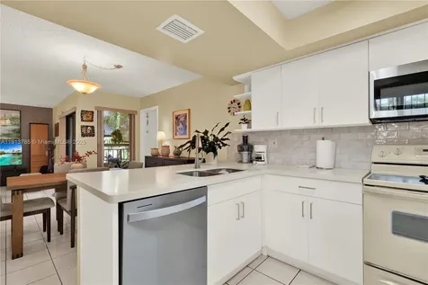 10857 NW 7th Street Miami FL 33172