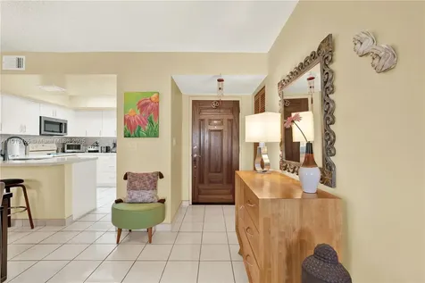 10857 NW 7th Street Miami FL 33172