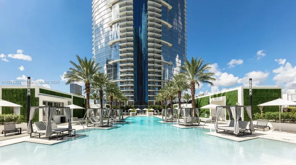 851 NE 1st Avenue Miami FL 33132
