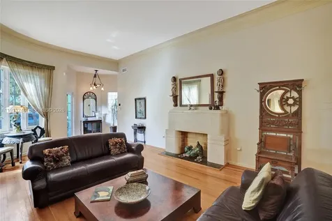 1335 Lenox Avenue Miami Beach FL 33139