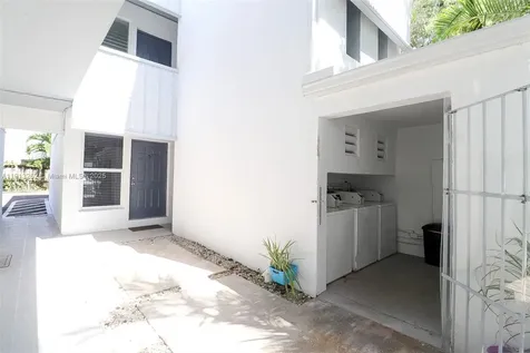3071 SW 27th Avenue Miami FL 33133