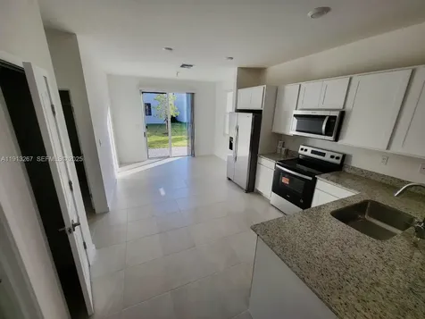 1683 SE 7th Lane Homestead FL 33033