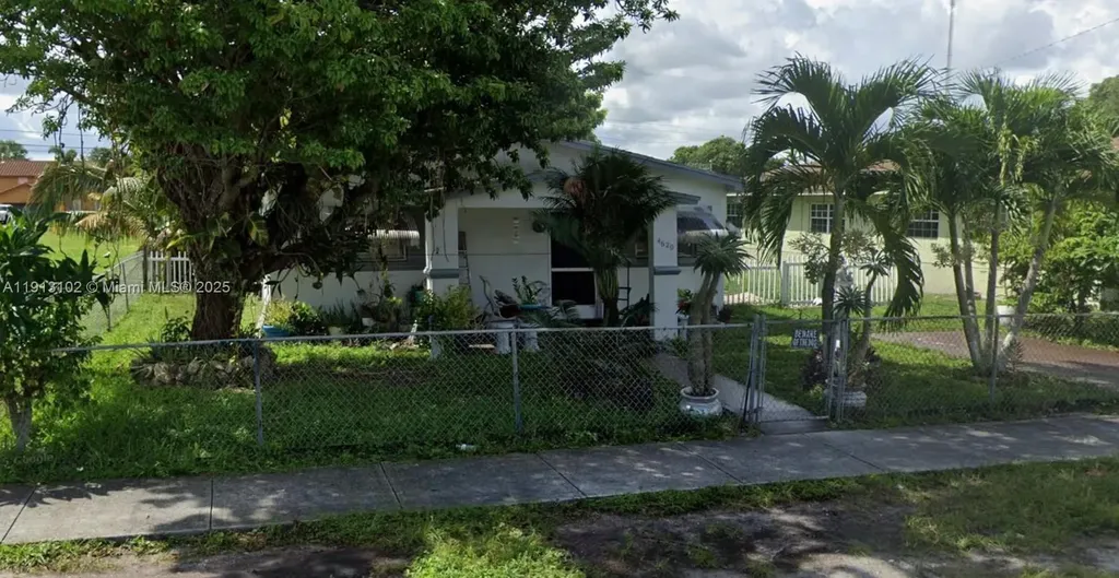 4620 SW 26th Street West Park FL 33023