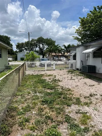 4620 SW 26th Street West Park FL 33023