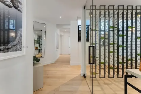 2801 Flamingo Drive Miami Beach FL 33140