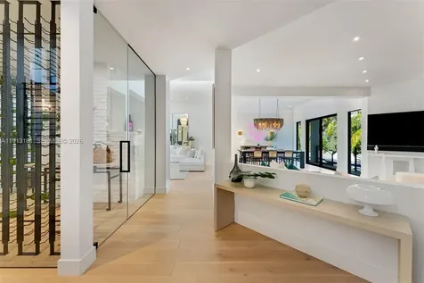 2801 Flamingo Drive Miami Beach FL 33140