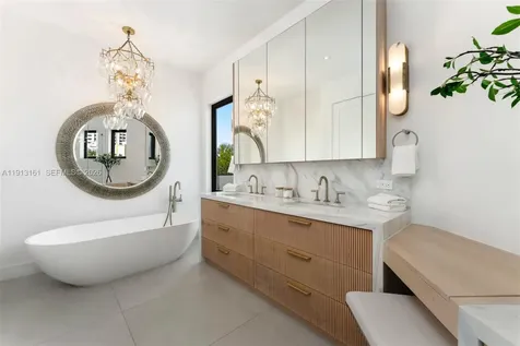 2801 Flamingo Drive Miami Beach FL 33140