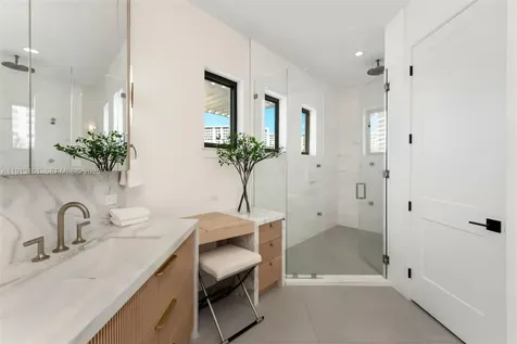2801 Flamingo Drive Miami Beach FL 33140
