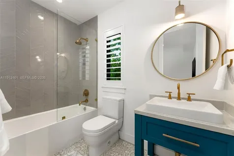 2801 Flamingo Drive Miami Beach FL 33140
