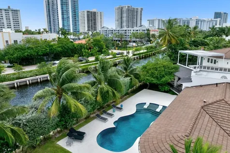2801 Flamingo Drive Miami Beach FL 33140