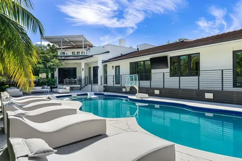 2801 Flamingo Drive Miami Beach FL 33140