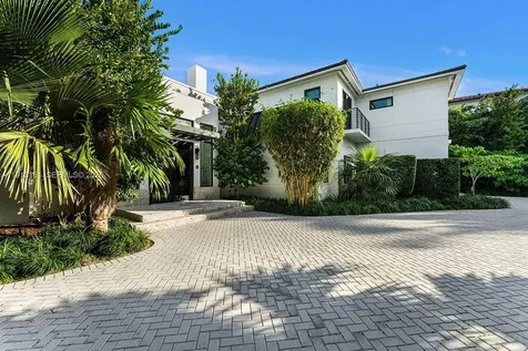 2801 Flamingo Drive Miami Beach FL 33140