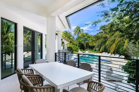 2801 Flamingo Drive Miami Beach FL 33140