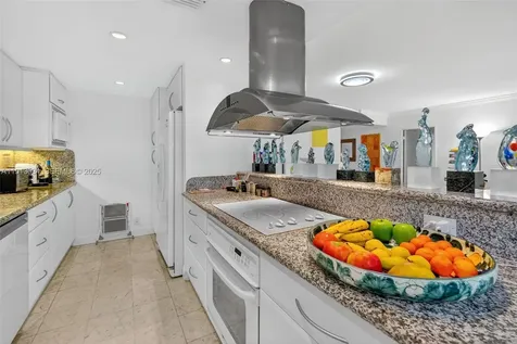 181 Crandon Boulevard Key Biscayne FL 33149