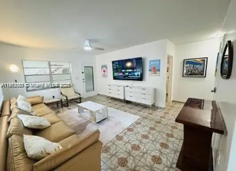 650 Pennsylvania Avenue Miami Beach FL 33139
