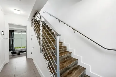 704 NE 5th Street Fort Lauderdale FL 33301