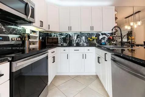 7124 71st Way West Palm Beach FL 33407