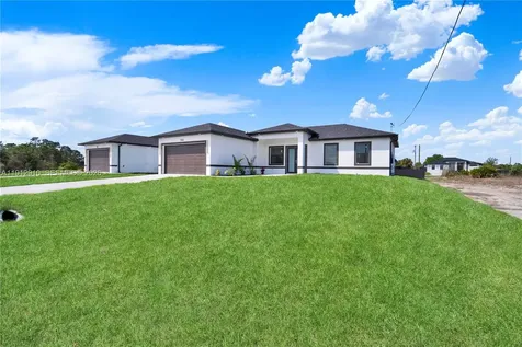 914 Manresa Avenue S Lehigh Acres FL 33974