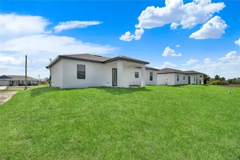 914 Manresa Avenue S Lehigh Acres FL 33974