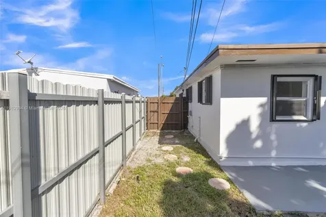 342 W 37th Street Hialeah FL 33012