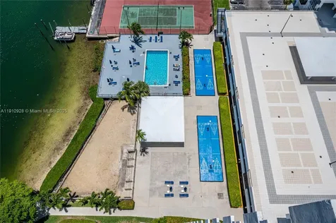 2780 NE 183rd Street Aventura FL 33160
