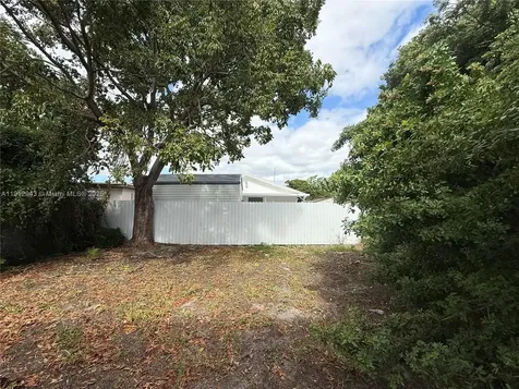 1865 NW 70th Street Miami FL 33147