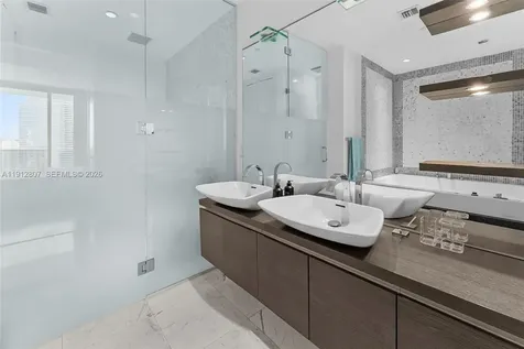 200 Biscayne Boulevard Way Miami FL 33131