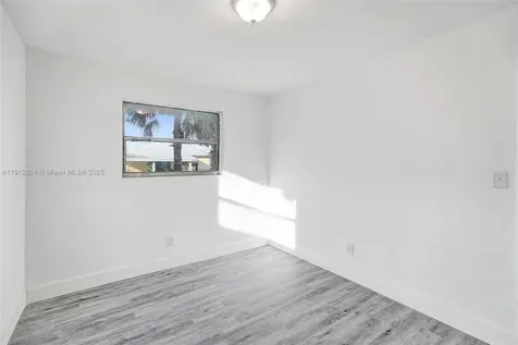 1215 NW 31st Way Lauderhill FL 33311