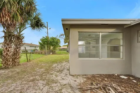 1215 NW 31st Way Lauderhill FL 33311