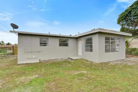 1215 NW 31st Way Lauderhill FL 33311