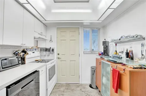 1000 NE 191st Street Miami FL 33179