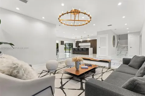 19035 E Saint Andrews Drive Hialeah FL 33015