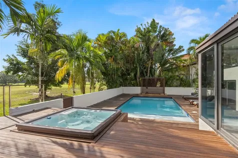 19035 E Saint Andrews Drive Hialeah FL 33015
