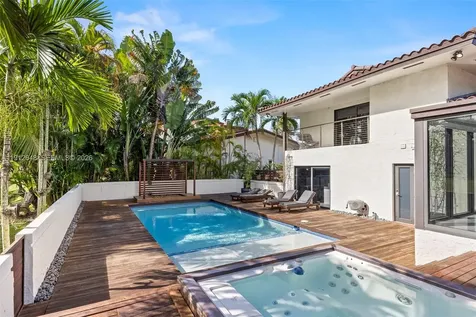 19035 E Saint Andrews Drive Hialeah FL 33015