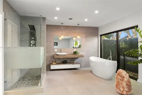 19035 E Saint Andrews Drive Hialeah FL 33015