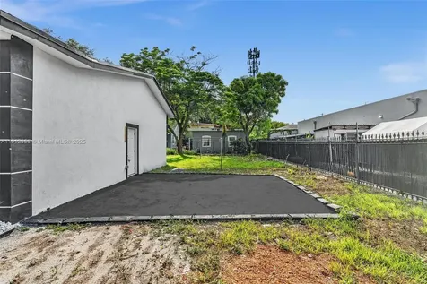 5850 NE 3rd Avenue Miami FL 33137