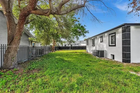 5850 NE 3rd Avenue Miami FL 33137